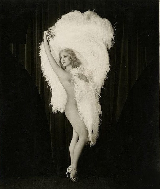 BURLESQUE QUEEN SALLY RAND FEATHER DANCE (1 of 1)