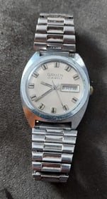 Gruen 17 jewel wristwatch day date running