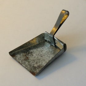 Antique miniature tinsmith made toy dust pan.