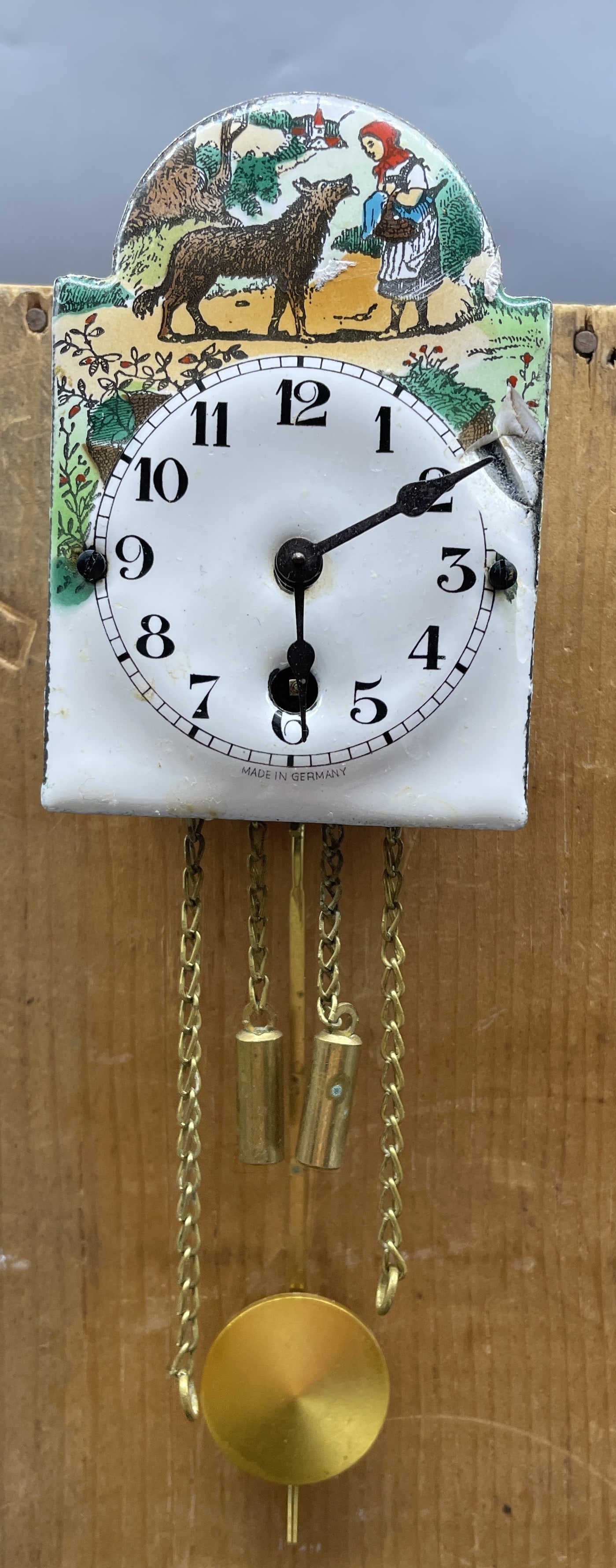 ANTIQUE GERMAN PORCELAIN RED RIDING HOOD PENDULETTE CLOCK (1 of 4)