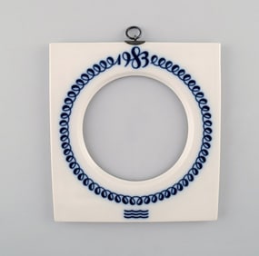 Royal Copenhagen annual frame from 1983 (large) with hanger in sterling silver by A. Michelsen.
