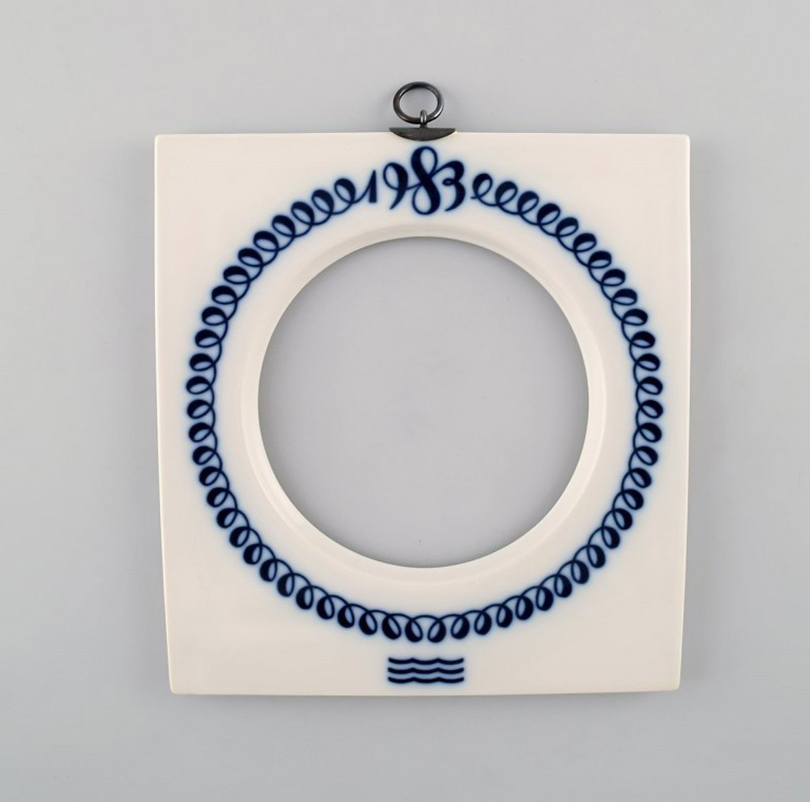 Royal Copenhagen annual frame from 1983 (large) with hanger in sterling silver by A. Michelsen. (1 of 4)