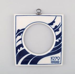 Royal Copenhagen annual frame from 1979 (large) with hanger in sterling silver by A. Michelsen.