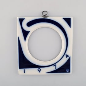 Royal Copenhagen annual frame from 1974 (large) with hanger in sterling silver by A. Michelsen.