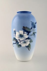 Royal Copenhagen vase with floral motif. Dated 1962.