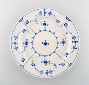 Early and rare Royal Copenhagen round dish of museum quality. Early 19th century.