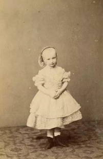 CDV Photographs Bruxelles, Princesse Louise Marie Amélie Portrait: Title: CDV Photographs Bruxelles, Princesse Louise Marie Amélie Portrait Description: Albumen print mounted on CDV card Dimension: Approx 6.3 x 10.3 cm Reserve: $155.00 Shipping: