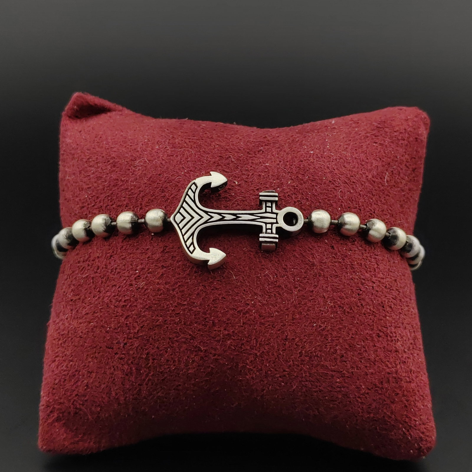 925 Sterling Silver Men's Bracelet,Italy: Title: 925 Sterling Silver Men's Bracelet,Italy Description: 925 Sterling Silver Men's Bracelet,Italy -Condition:New Weight:15.7g -Size:8.46 in(21.5cm) Bead Thickness:0.19 inch (5mm) With Gift Box. Ex