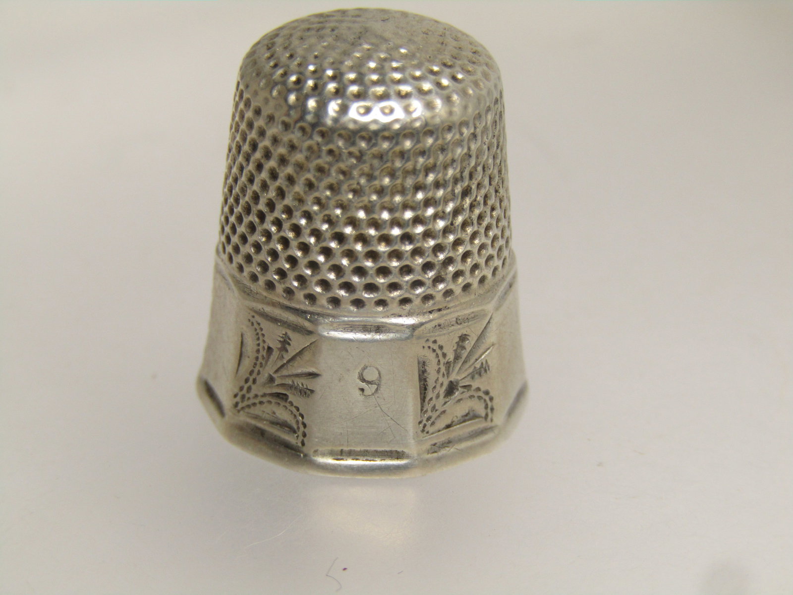 Vintage to Antique Sterling Silver Thimble, Sz. 9, Engraved Wheat Design 1810-1920 (1 of 5)