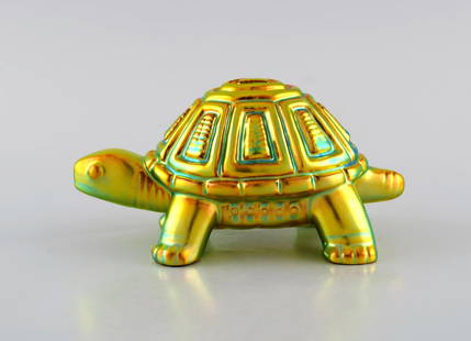 Judit Nádor (1934-2016) for Zsolnay. Turtle in glazed ceramics. Beautiful eosin glaze. 1970s.: Judit Nádor (1934-2016) for Zsolnay. Turtle in glazed ceramics. Beautiful eosin glaze. 1970s. Measures: 15 x 8 x 8 cm. In excellent condition. Stamped. Reserve: $210.00 Shipping: Domestic: Shippi