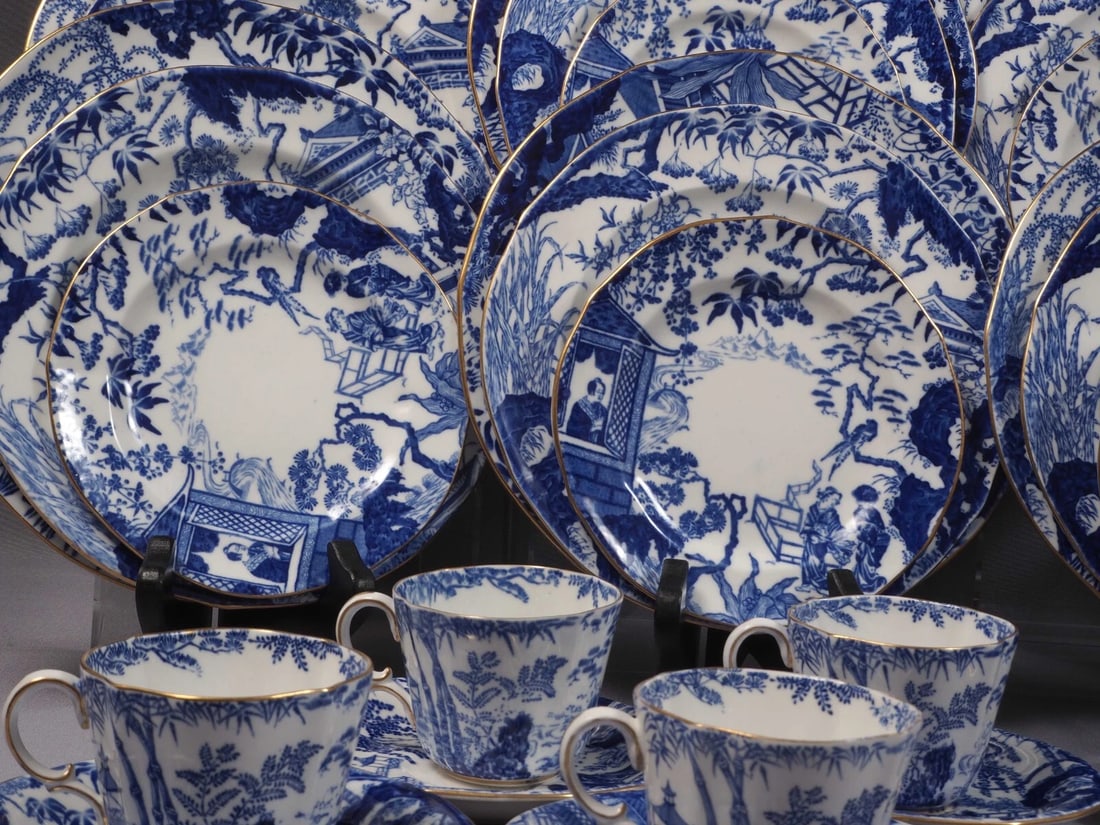 Royal Crown Derby Blue Mikado Dinner Set Plate Coffee Tea cup England: This beautiful, Bone china Dinner Set with Coffee/Teacups and saucers for 8 people is made by Royal Crown Derby in their famous Mikado collection. The Mikado pattern was designed in 1894 by Royal Crow
