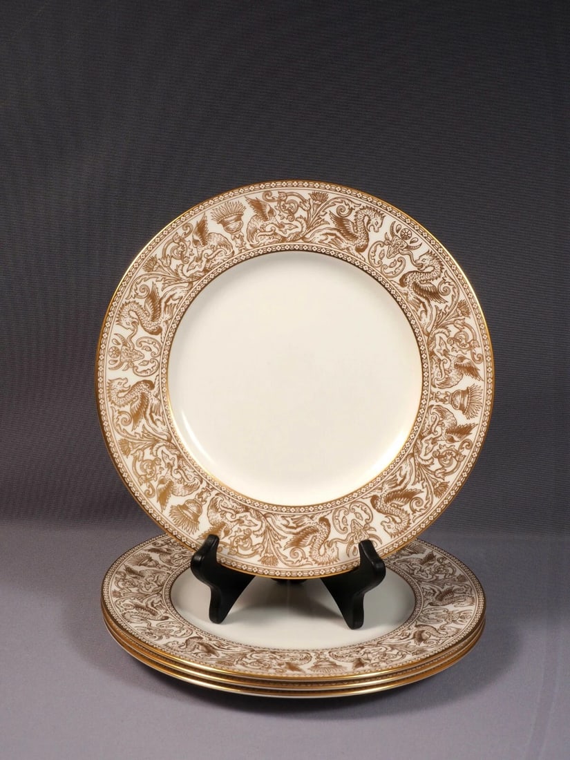 Wedgwood FLORENTINE GOLD DINNER Plate England W4219 Bone China England: THE PRICE IS FOR ONE PLATE ONLY!!! This is very rare and beautiful Dinner Plate. It is made by WEDGWOOD in Florentine Gold pattern. There are few patterns that live up to the richness of Florentine Go