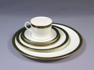 Royal Worcester MOUNTBATTEN Green Gold 5 Pc Place setting Set England