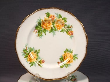 Royal Albert Yellow Tea Rose Bone China Diner plate England Vintage
