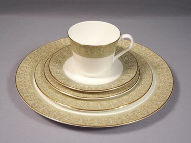 ROYAL DOULTON Sonnet Place Setting Dinner Salad Plate cup England H 5012