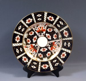 ROYAL CROWN DERBY Traditional Imari DINNER Plate 2451 England 10 3/4" Newer