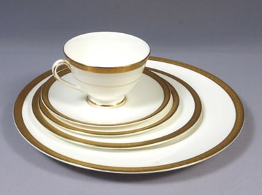 ROYAL DOULTON ROYAL GOLD Place Setting Dinner Salad Plate cup H4980 England