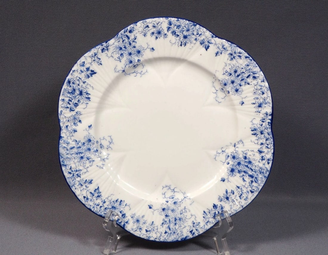 Shelley Dainty Blue DINNER PLATE White Blue Bone China England: This is a beautiful and timeless DINNER Plate, made by Shelley England in the famous Dainty Blue pattern. The plate is properly marked with backstamp that dates it between 1945 - 1966. The Shelley dai