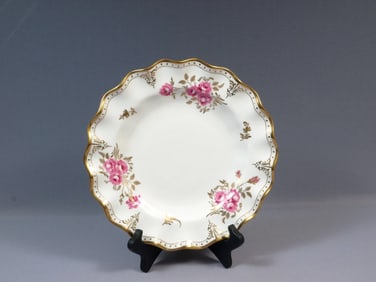 ROYAL CROWN DERBY Royal Pinxton Roses A1155 Dinner Plate England Gold