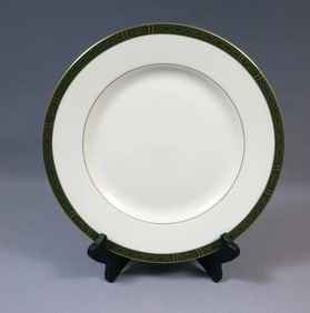 Royal Worcester MOUNTBATTEN Green Gold DINER Plate England