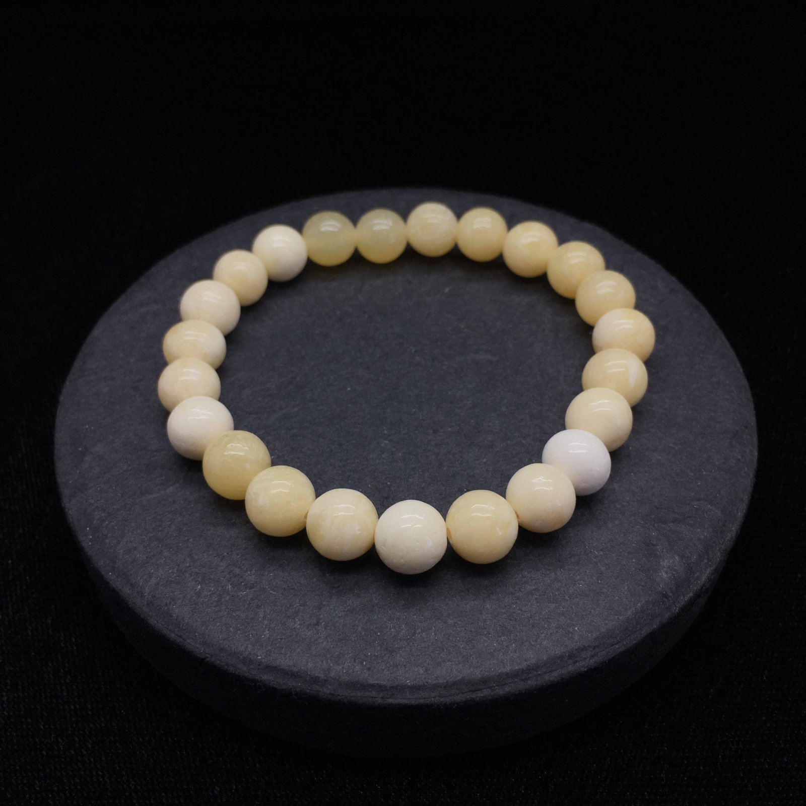 Amazing Amber Bracelet made from Round Amber beads: Title: Amazing Amber Bracelet made from Round Amber beads Metal:None Gemstone: Amber Weight :8.9 g Size:Bead size: 8.75 mm Bead size: 0.344 inches Made of: (Reconstituted Amber or Whole Stone):Bead si