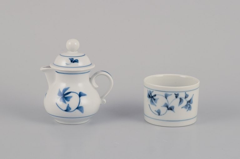 Gertrud Vasegaard for Royal Copenhagen "Noblesse." Small lidded milk jug and a sugar bowl.: Gertrud Vasegaard for Royal Copenhagen "Noblesse." Small milk jug with lid, model number 112/15109, and sugar bowl, model number 112/15124. Dating: 1980-1984. Marked. First factory quality. Perfect co
