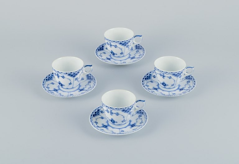 Royal Copenhagen Blue Fluted Half Lace. A set of four coffee cups with saucers.: Royal Copenhagen Blue Fluted Half Lace. A set of four coffee cups with saucers. Model 1/528. Approximately from the 1930s. First factory quality. Perfect condition. Marked. Cup: Diameter 6.5 cm. witho