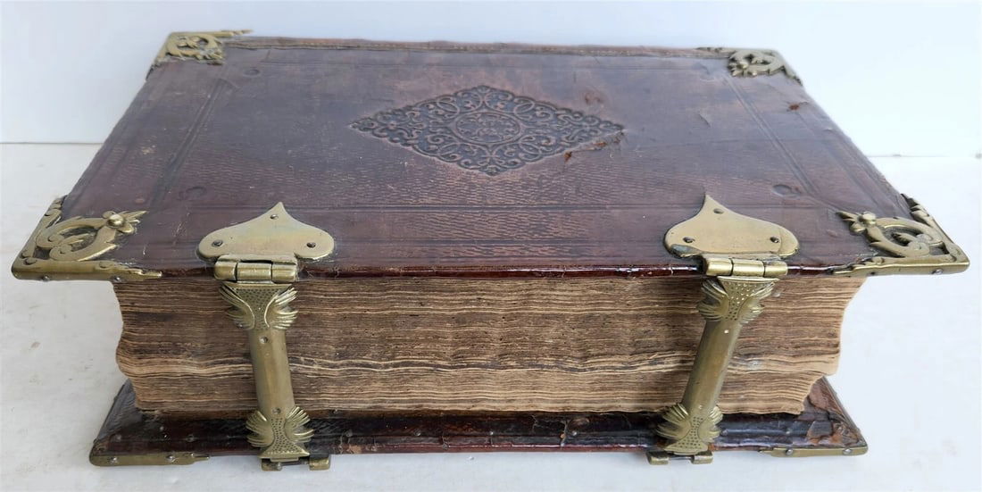 1690 BIBLE in DUTCH MASSIVE FOLIO antique (1 of 17)