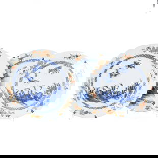 QUIANLONG (1736-1795) - PAIR OF PLATES AND PLATE: Chinese export porcelain, Qing Dynasty, Qianlong reign (1736-1795), blue and gold decoration with a river landscape with birds in the center, rim decorated with polychrome and gold flowers. Slight