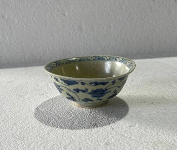 CHINESE PORCELAIN BOWL: Made of Chinese porcelain, decorated in blue. Dimensions: 6x14 cm. Reserve: $200.00 Shipping:Domestic: Flat-rate of $50.00 to anywhere within the contiguous U.S.International: Foreign shipping