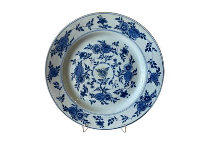 LARGE PLATE - INDIA COMPANY - QIANLONG (1736-1795) 36 CM: Chinese porcelain, from the India Company, Qianlong reign (1736-1795). Underglaze blue decoration depicting plant elements. Minor restoration. Diameter: 35.5 cm. Reserve: $300.00 Shipping:Domestic: