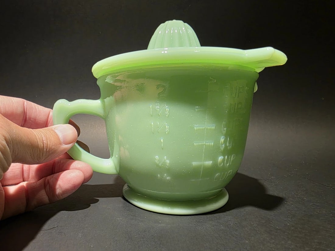 2 Cup Jadeite Glass Measuring Cup Juicer Reamer Set (1 of 14)