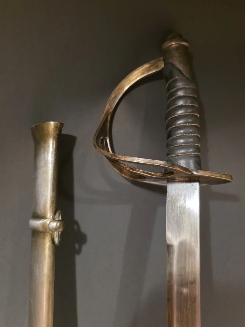 40" Aged Civil War 1840 Heavy Calvary Saber Sword (1 of 8)