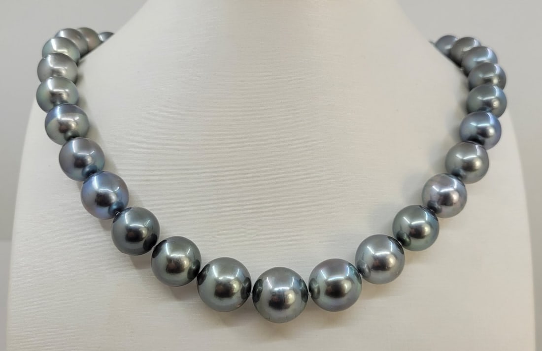Necklace 11x14.3mm Silvery Green Tahitian Pearls (1 of 12)