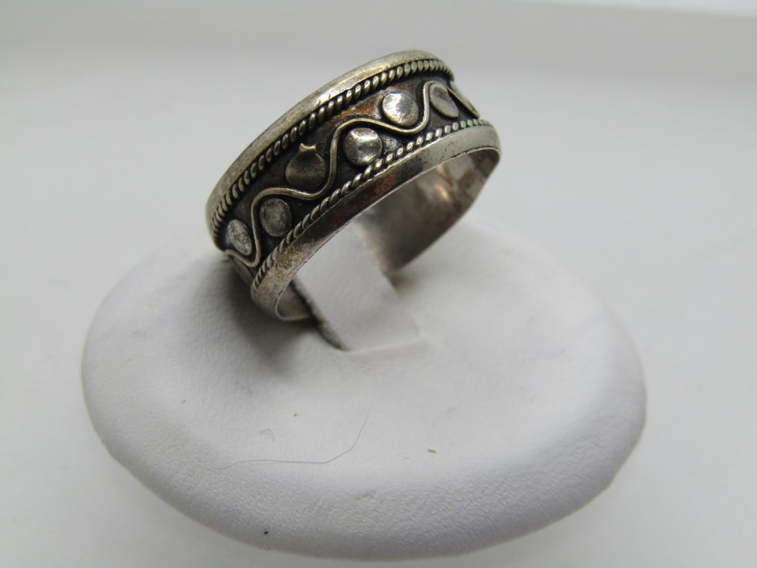 Vintage Sterling 8.5mm Decorative Band Ring, Sz. 9, Unisex, 1970's-1980's (1 of 4)