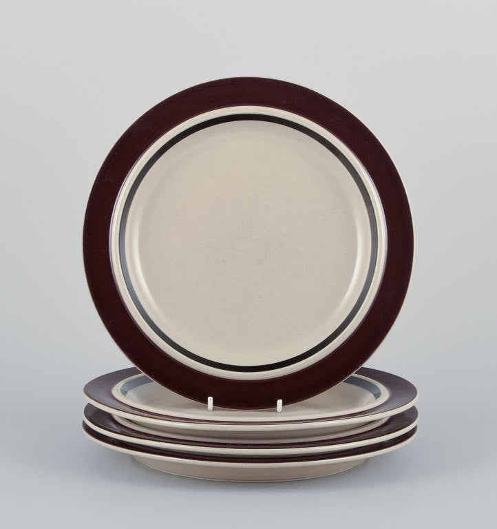 Raija Uosikkinen and Ulla Procopé for Arabia, Finland. A set of four "Ruija" dinner plates in: Raija Uosikkinen (1923–2004) and Ulla Procopé (1921–1968) for Arabia, Finland. A set of four "Ruija" dinner plates in stoneware with brown decoration. From the 1960s/1970s. Marked. In
