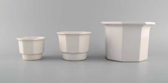 Gustavsberg, Sweden. Three flower pot covers in white glazed stoneware. 1970s.