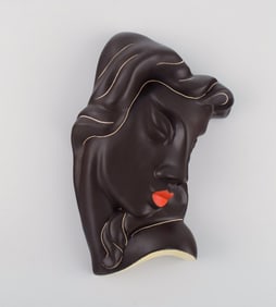 Ahr Keramik, Germany. Art deco female face in hand-painted glazed ceramics. Dated 1958.