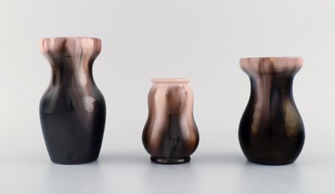 Michael Andersen, Danmark. Three vases in glazed ceramics. Beautiful glaze in cream and brown