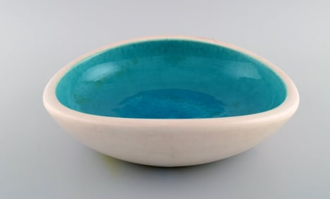 Keramos Sèvres, France. Large bowl in glazed stoneware. Beautiful turquoise glaze. Clean