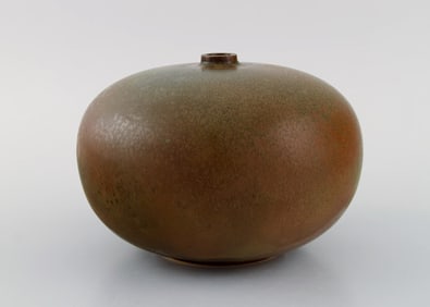 Round Bing & Grøndahl vase in glazed stoneware. Beautiful glaze in earth tones. 1920s / 30s.