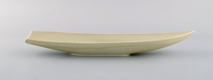 Stig Lindberg (1916-1982) for Gustavsberg. Rare Endive dish in glazed ceramics. Beautiful eggshell