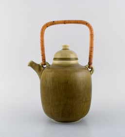 Frode Blichfeldt Bahnsen for Palshus. Teapot in glazed stoneware with wicker handle. Beautiful glaze