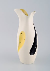 Burleigh Ware, England. Vase in glazed ceramics. Modernist design, mid 20th century.