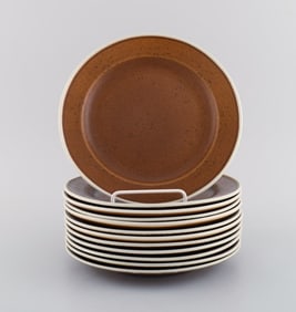 Stig Lindberg for Gustavsberg. Twelve Coq plates. Beautiful glaze in brown shades. 1960s.
