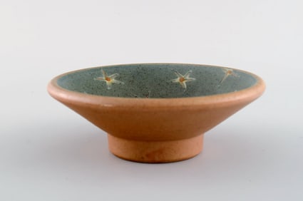 European studio ceramicist. Unique bowl on foot in hand-painted glazed stoneware. Late 20th century.