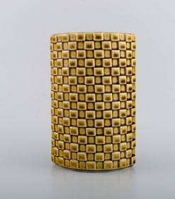 Arabia vase in glazed ceramics. Beautiful glaze in mustard yellow shades. Finnish design, mid 20th