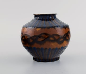 Kähler, Denmark. Glazed stoneware vase in modern design. 1930s / 40s.