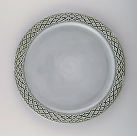 Bing & Grondahl. Round dish. B & G Grey Cordial Quistgaard Nissen Kronjyden stoneware.