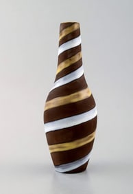 Ingrid Atterberg for Upsala-Ekeby. Vase in glazed ceramics. Spiral design, mid 20th century.